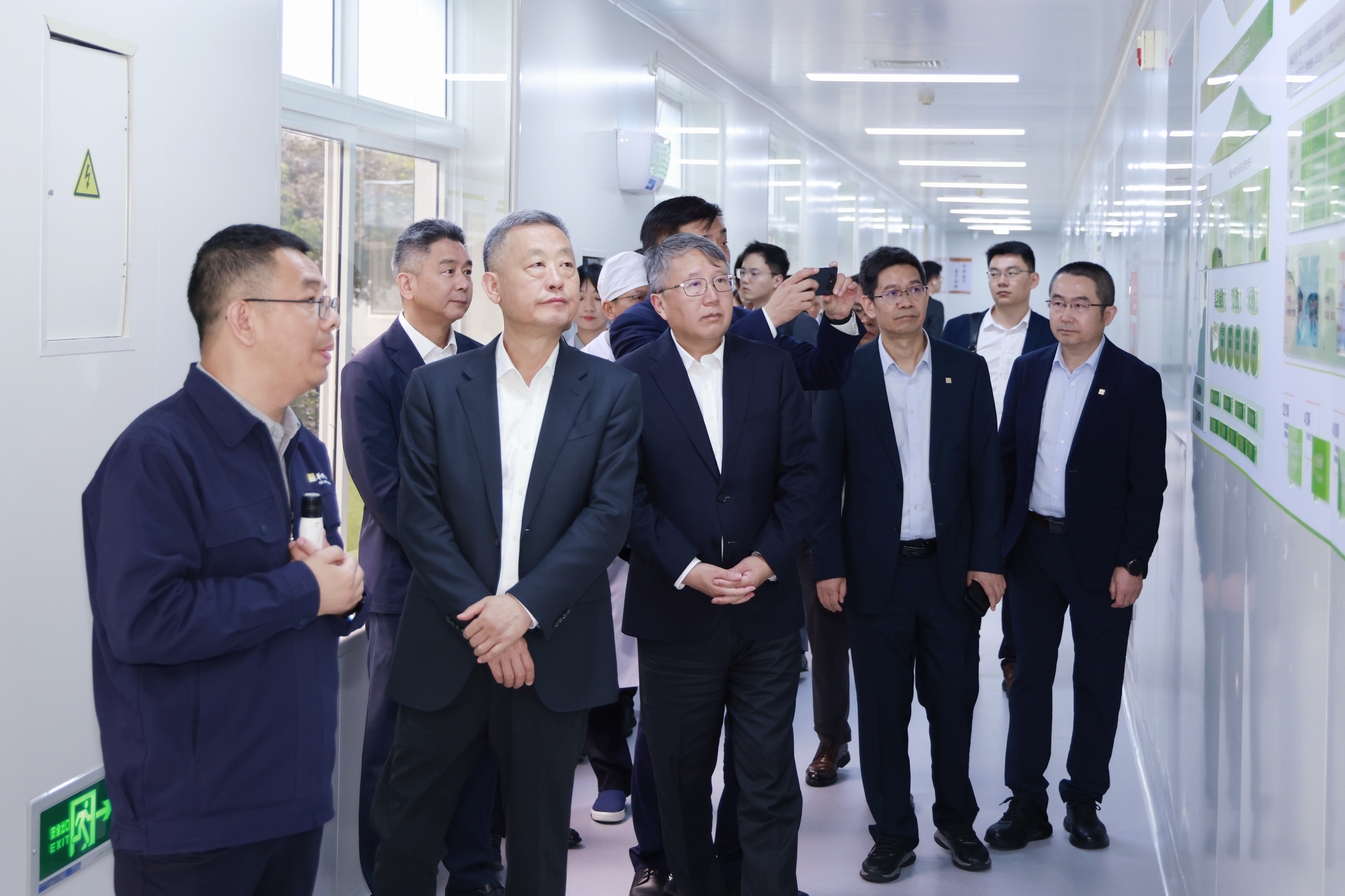 20250528-集团辅导调研华润ks凯时官网湾里造作基地固体车间