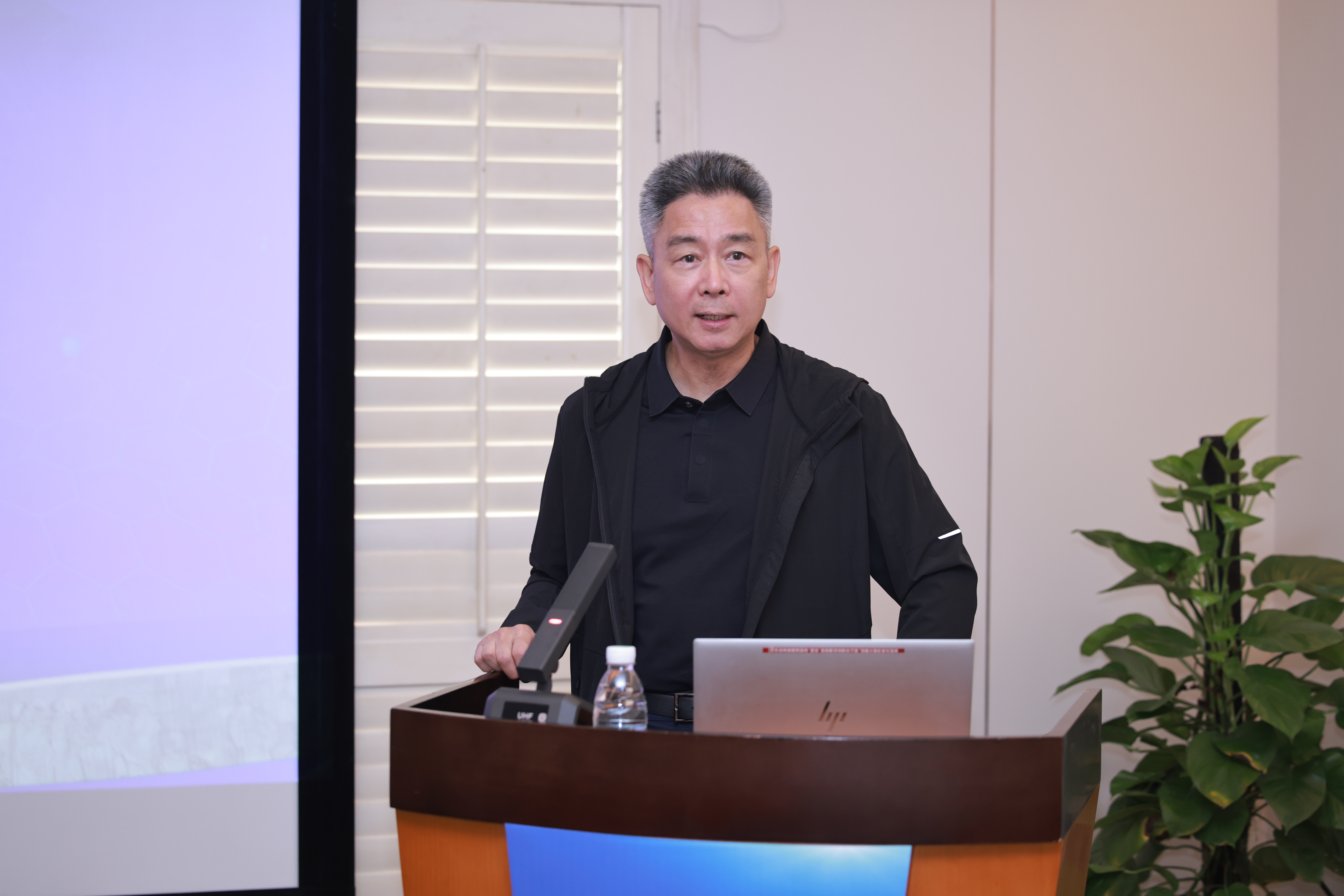 韩跃伟副总经理讲话.jpg